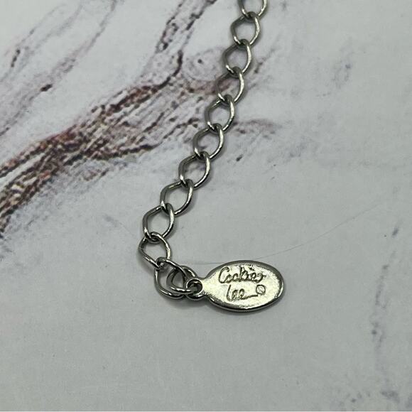 Cookie Lee hammered silver tone circle chain necklace - Picture 5 of 7